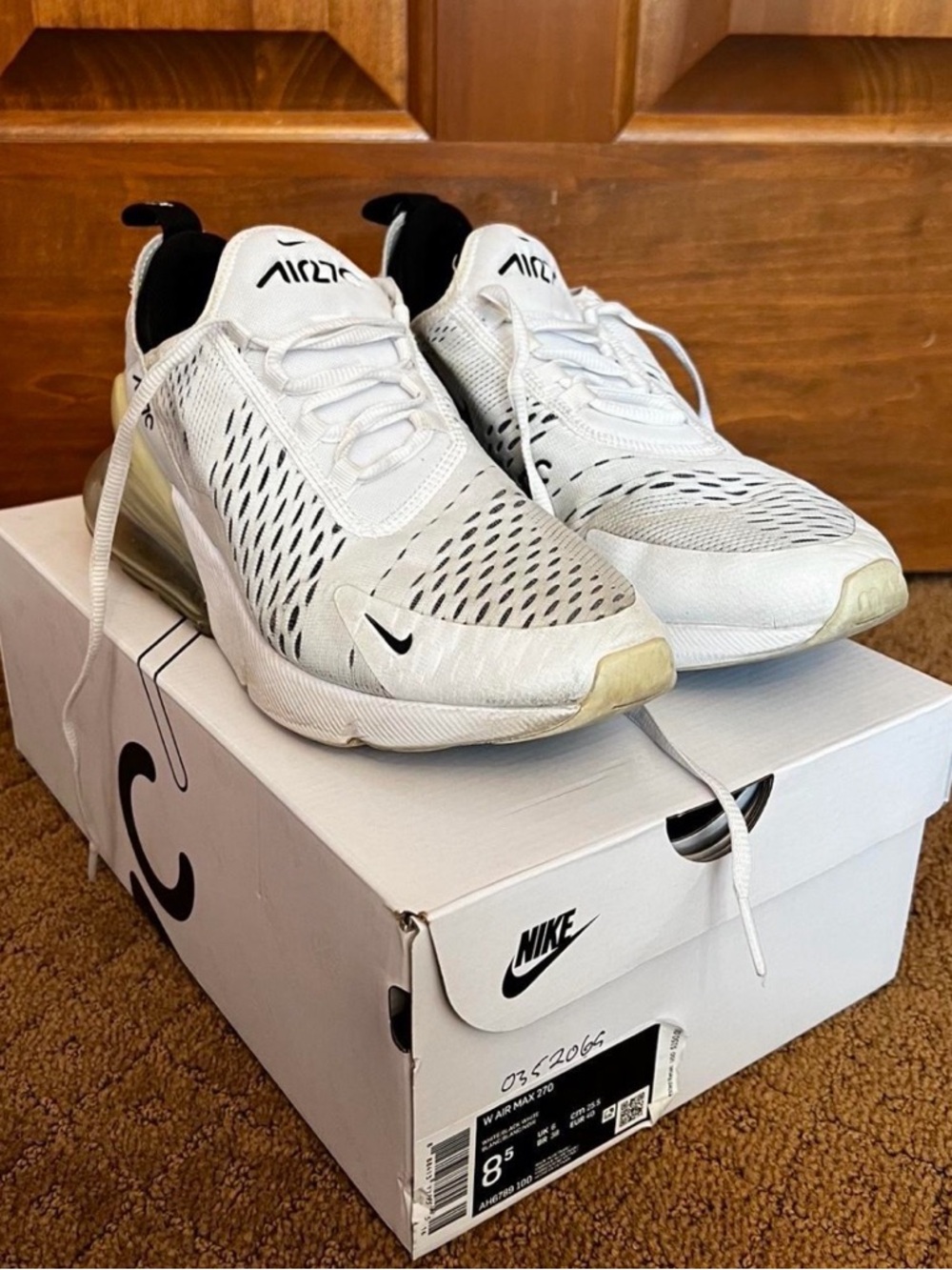 Nike Air270 women’s black and white sneakers size 8.5 W box!